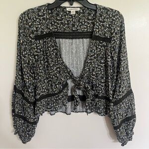 Women’s American Eagle Long Peplum Sleeve Crop Tie Front Blouse Top Size Medium